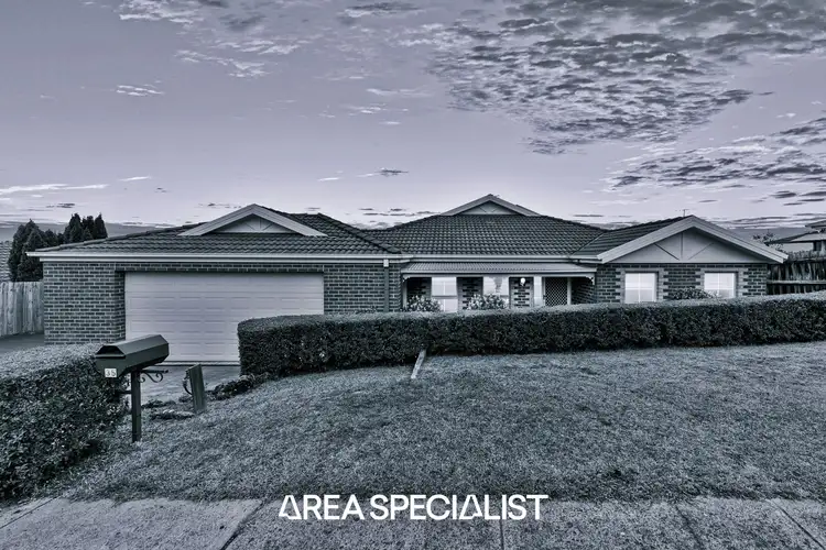 35 Adrian Drive, Pakenham VIC 3810