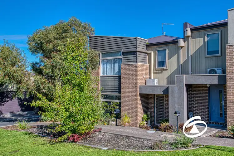 2/23 Atlantic Drive, Pakenham VIC 3810