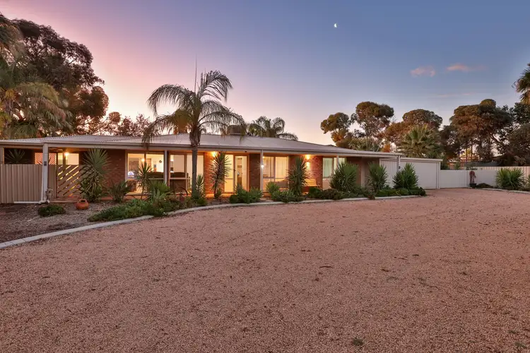 Fifth view of Homely house listing, 571 Ontario Avenue, Mildura VIC 3500