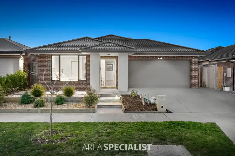 8 Hekela Street, Clyde North VIC 3978