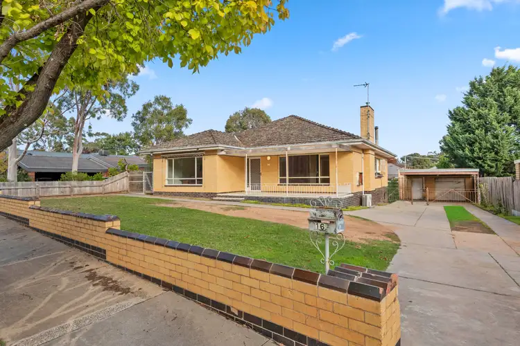 16 Woodbury Street, Strathdale VIC 3550
