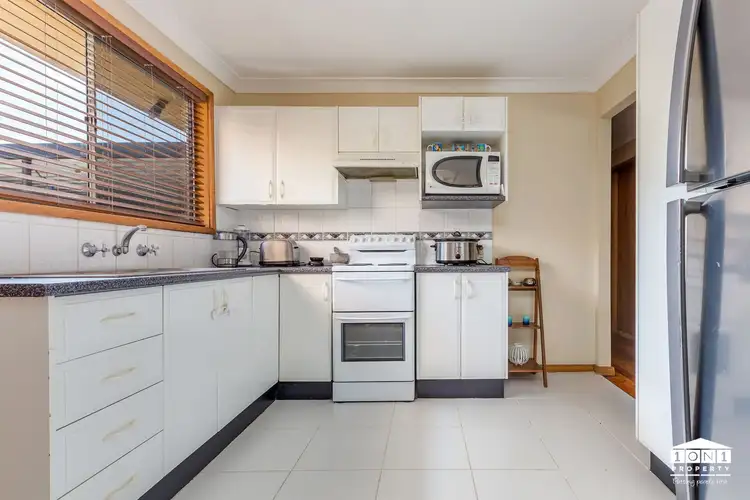 Fifth view of Homely house listing, 2 Deschamps Close, Thornton NSW 2322