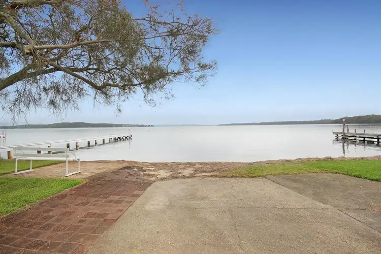 20 Bambury Avenue, Summerland Point NSW 2259
