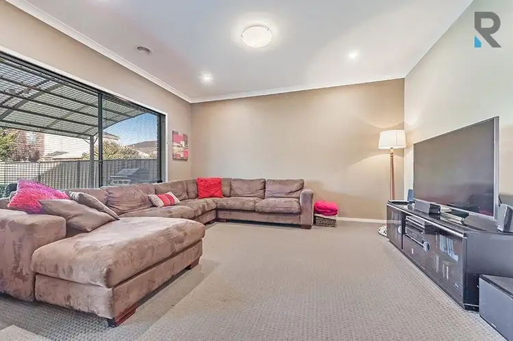 Sixth view of Homely house listing, 27 Cheltenham Close, Craigieburn VIC 3064