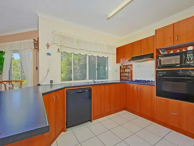 Fifth view of Homely house listing, 4 Sunset Court, Craigieburn VIC 3064