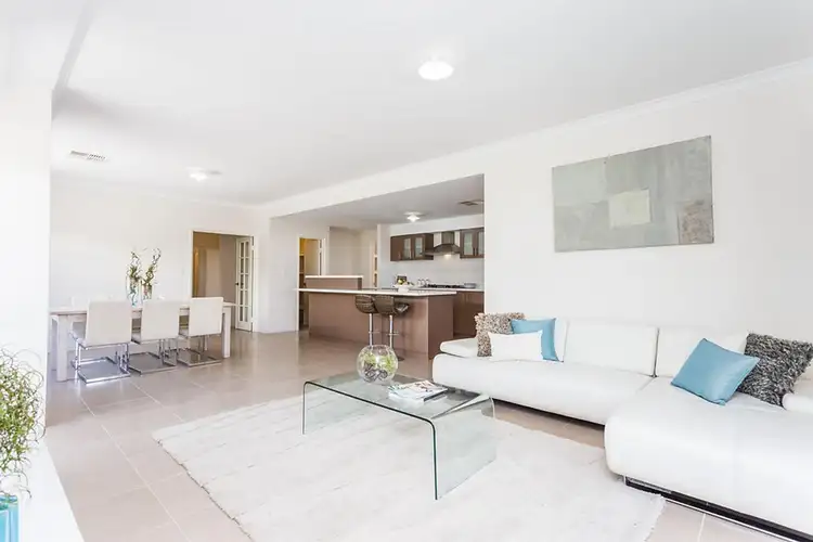 6 Wycliffe Turn, Piara Waters WA 6112