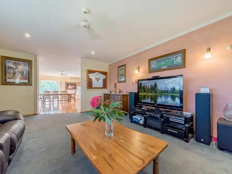 Seventh view of Homely house listing, 2 HUNTER CLOSE, Drouin VIC 3818