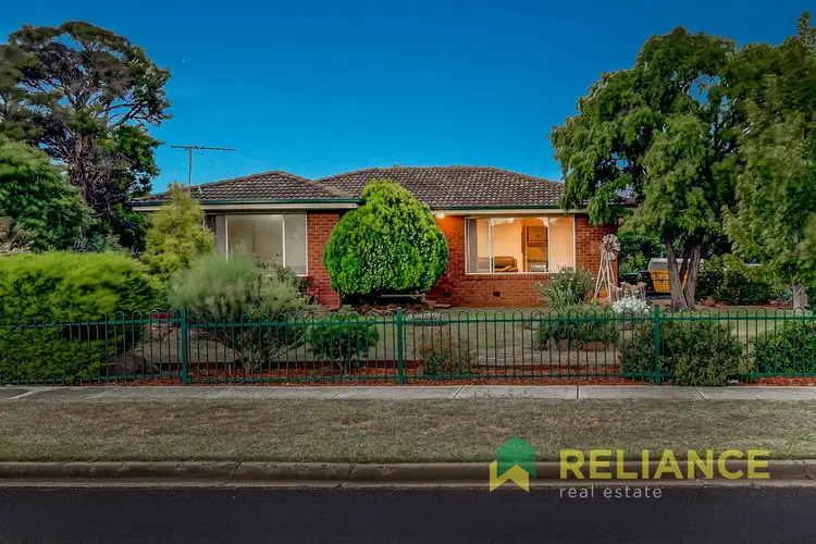 1 KASHMIR PLACE, Melton West VIC 3337