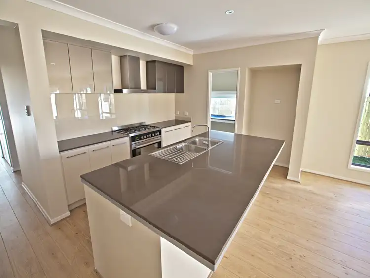 5 Edmund Cct, North Lakes QLD 4509