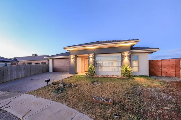 2 Miles Court, Melton West VIC 3337