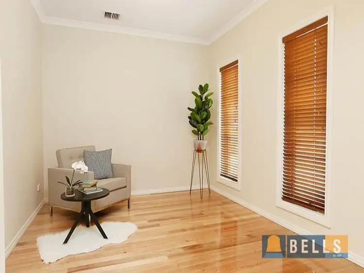 1/4 Darlington Grove, Sydenham VIC 3037