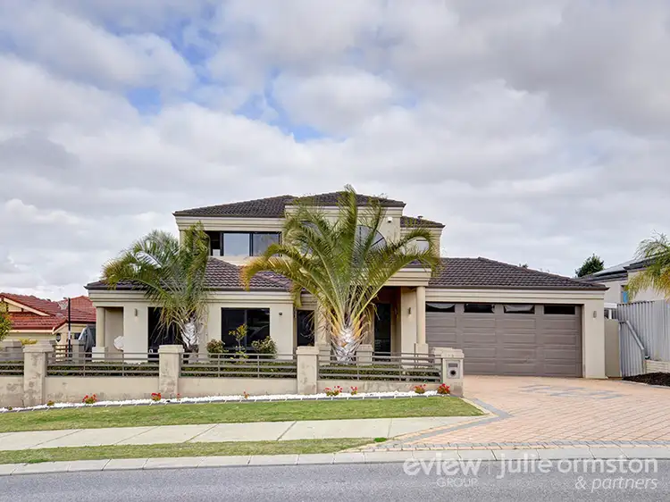 5 Heathfield Dr, Landsdale WA 6065