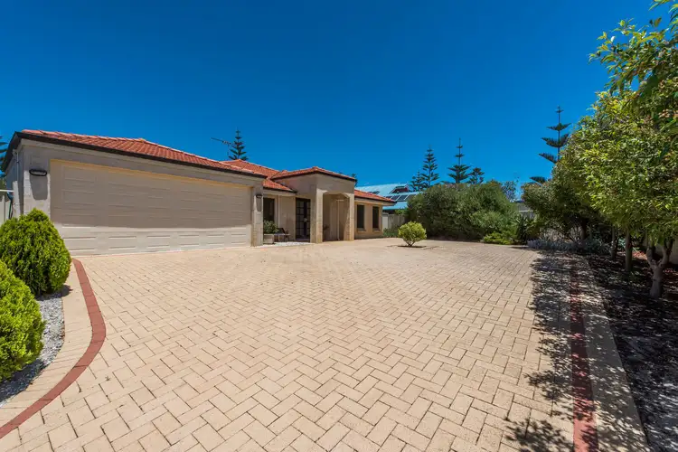 8 Coastal Retreat, Wannanup WA 6210