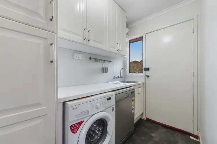 Sixth view of Homely house listing, 7 Walton Close, Craigieburn VIC 3064