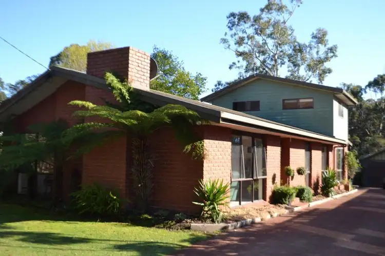 13 Inverloch Parade, Inverloch VIC 3996