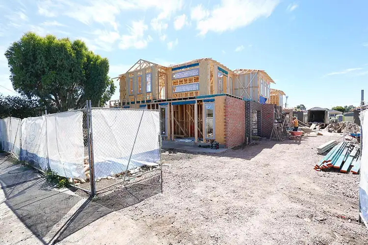 4-8/2-4 Neimur Avenue, Deer Park VIC 3023