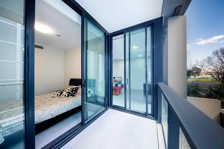 112/70 QUEENS RD, Melbourne VIC 3004