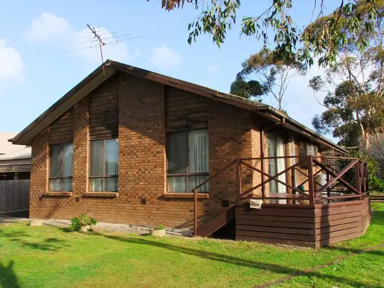 18 BAYLISS COURT, Cowes VIC 3922
