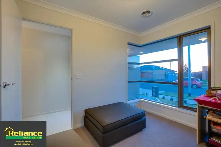 Fifth view of Homely house listing, 8 Silverbush Way, Truganina VIC 3029