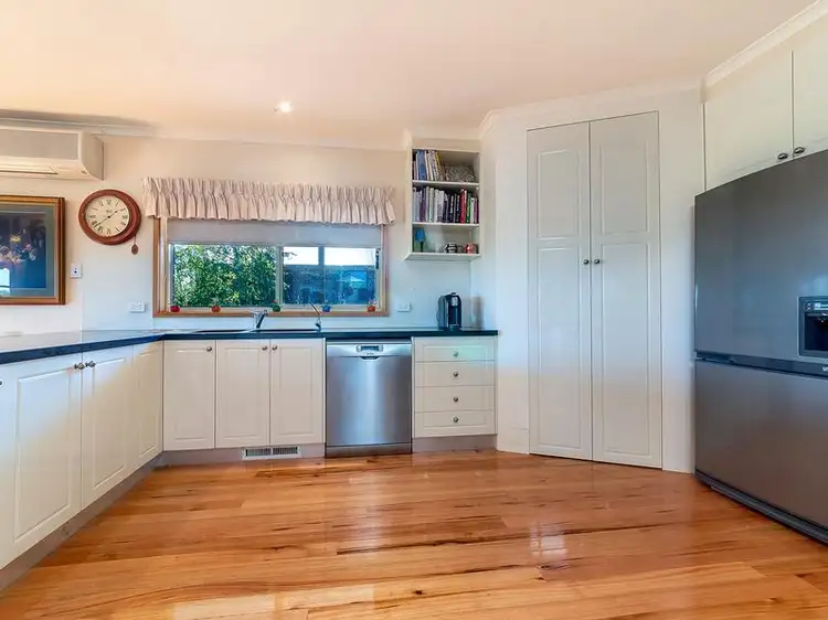 Fourth view of Homely house listing, 2 HUNTER CLOSE, Drouin VIC 3818