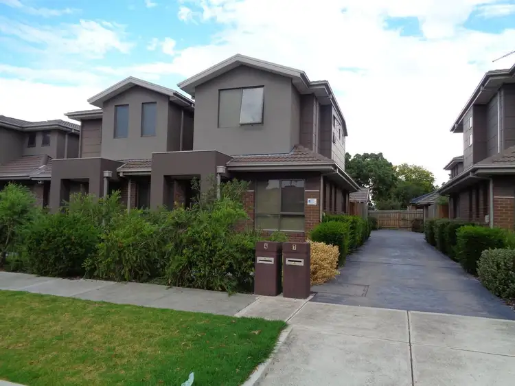 26 Henderson Rd