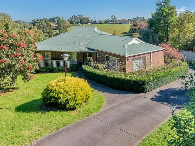 Main view of Homely house listing, 2 HUNTER CLOSE, Drouin VIC 3818