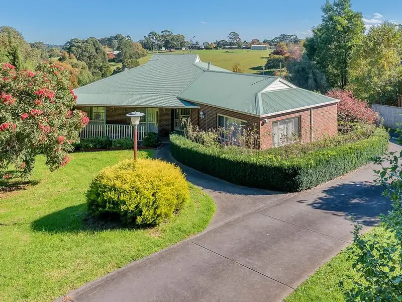 Main view of Homely house listing, 2 HUNTER CLOSE, Drouin VIC 3818