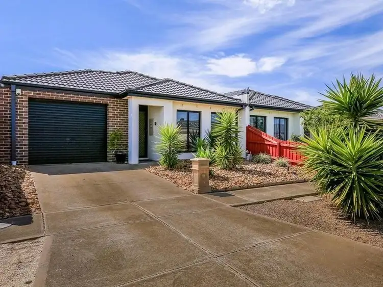 1/4 Fetlock Drive, Truganina VIC 3029