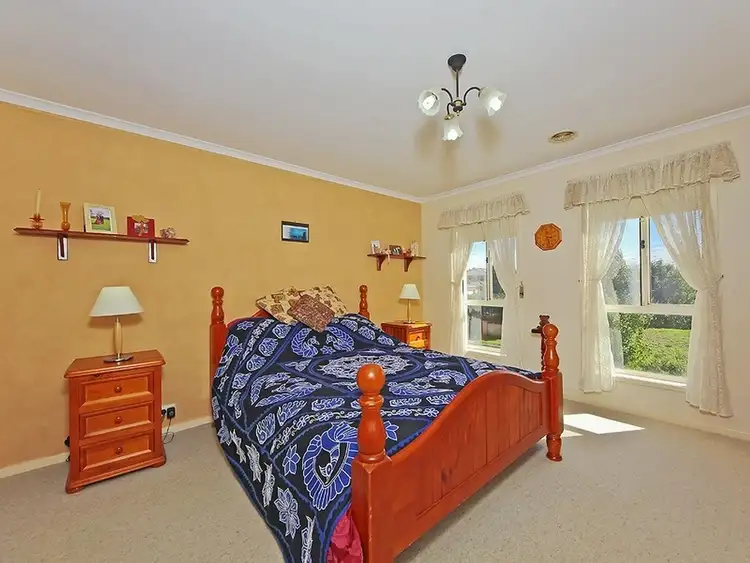 Sixth view of Homely house listing, 4 Sunset Court, Craigieburn VIC 3064