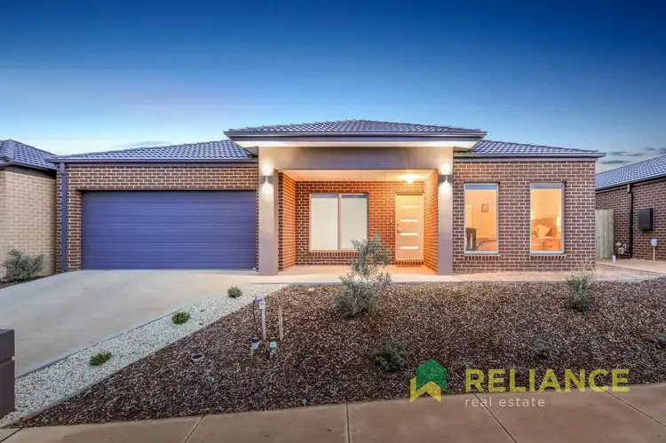 10 Toolern Waters Drive, Melton South VIC 3338