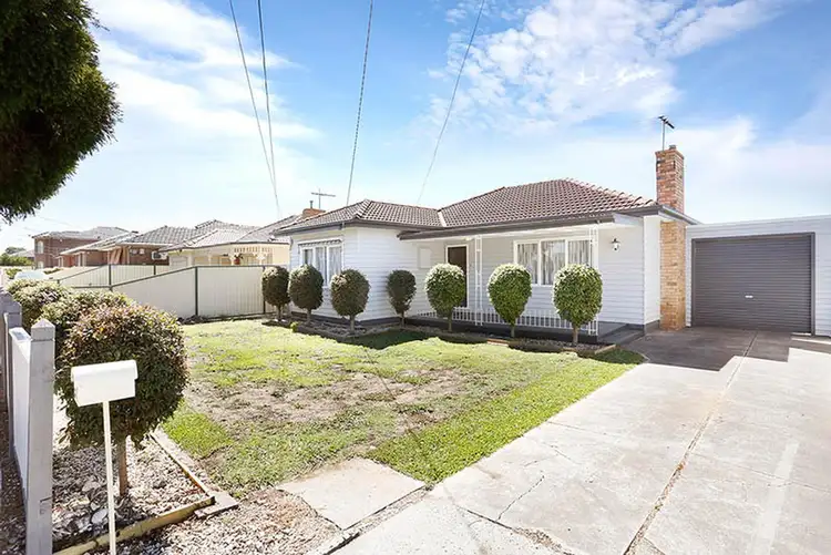 4 Godfrey Avenue, Sunshine North VIC 3020