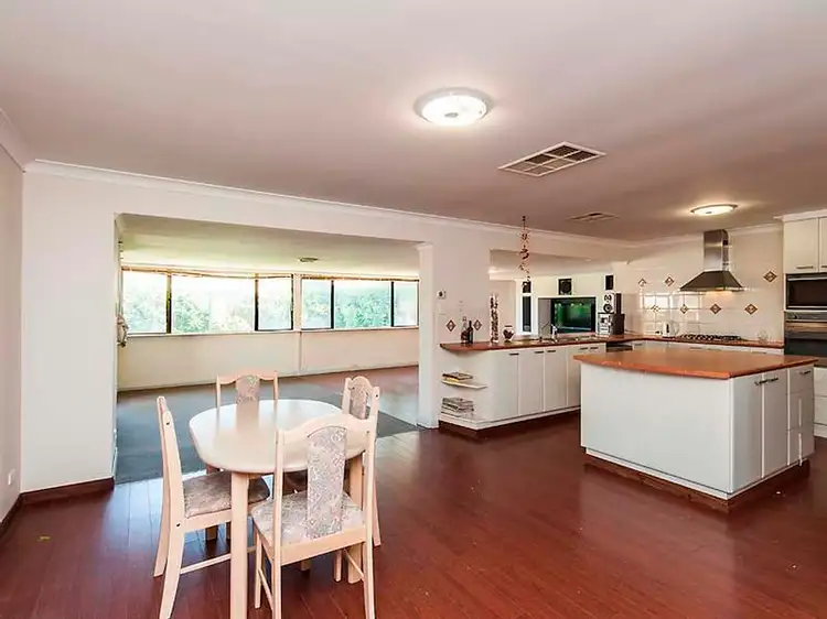 6 Falcon Close, Ballajura WA 6066