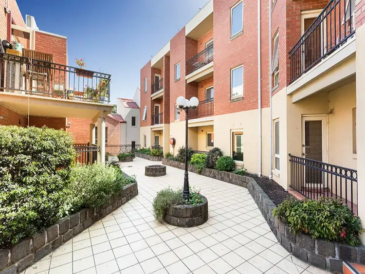 10/2 Howlett Street, Kensington VIC 3031