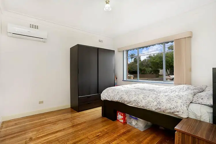 Fifth view of Homely house listing, 3 Silvester Crescent, St Albans VIC 3021