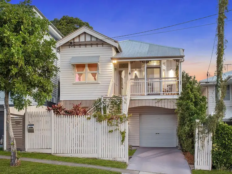 127 Macrossan Avenue, Norman Park QLD 4170