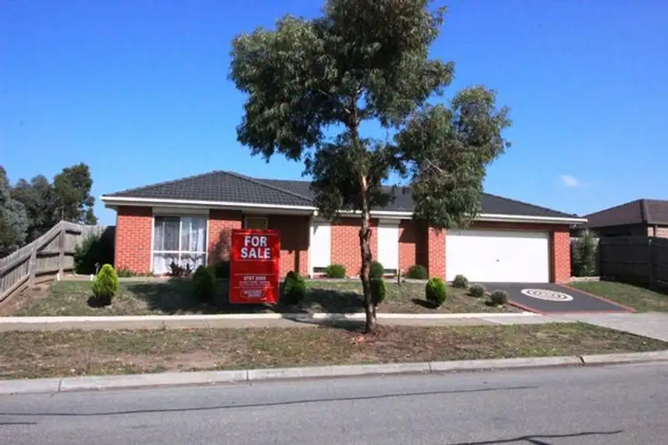 7 BERNBOROUGH AVENUE, Cranbourne West VIC 3977