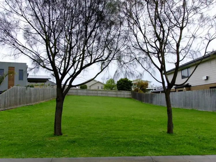 6 AMANDA CLOSE, Cowes VIC 3922