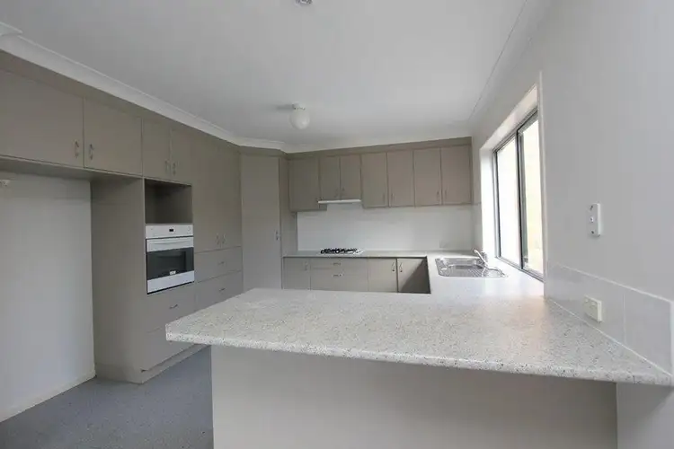 48 William Terrace, Oxley QLD 4075