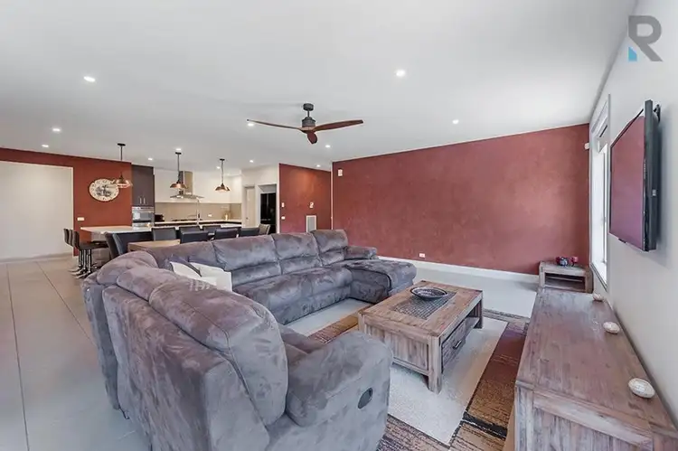 Fifth view of Homely house listing, 24 Marchmont Rise, Craigieburn VIC 3064