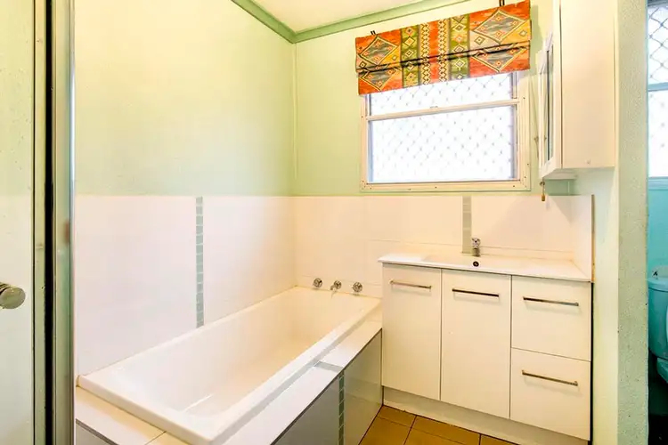 Fifth view of Homely house listing, 4 Barnes Crescent, Sunshine West VIC 3020