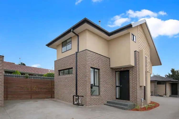Main view of Homely townhouse listing, 2/25 Devon Road, Pascoe Vale VIC 3044