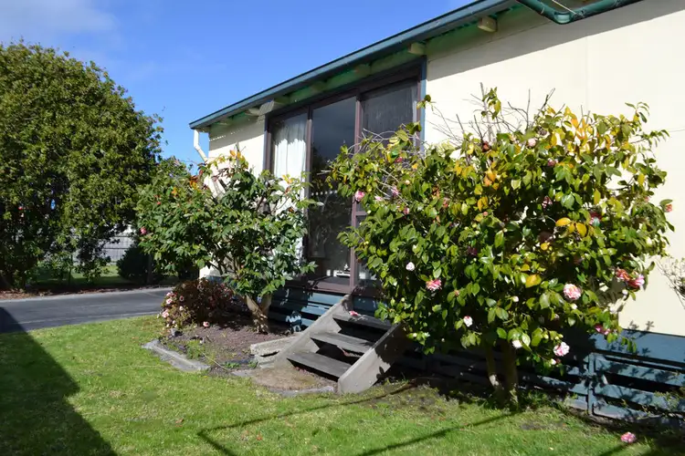 14 Golf St, Inverloch VIC 3996