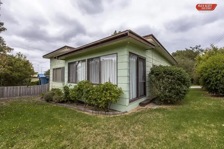 68 Bayview Avenue, Inverloch VIC 3996