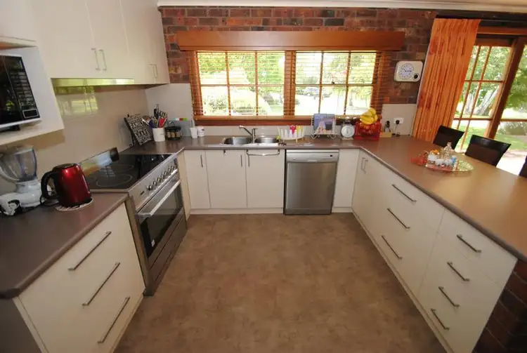 Seventh view of Homely house listing, 8 LOUISE SIMON COURT, Leongatha VIC 3953