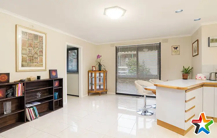 Sixth view of Homely house listing, 10 Royal Avenue, Mooroolbark VIC 3138