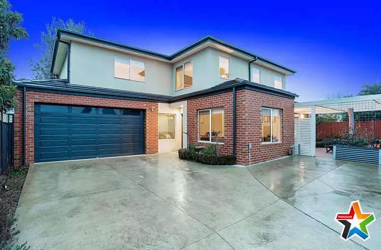 6a Bimbadeen Drive, Mooroolbark VIC 3138