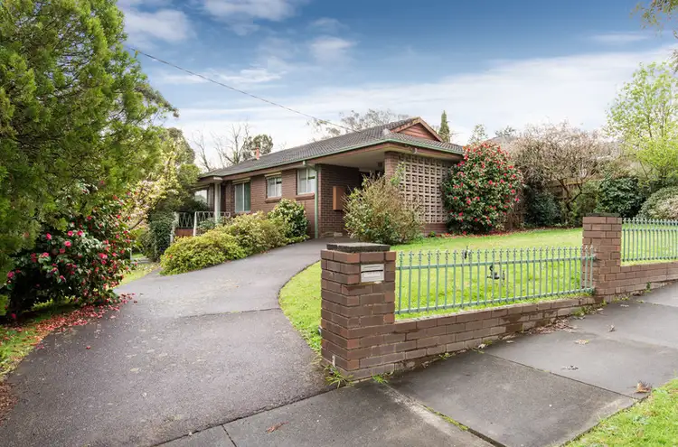 33 Sweetland Road, Mooroolbark VIC 3138