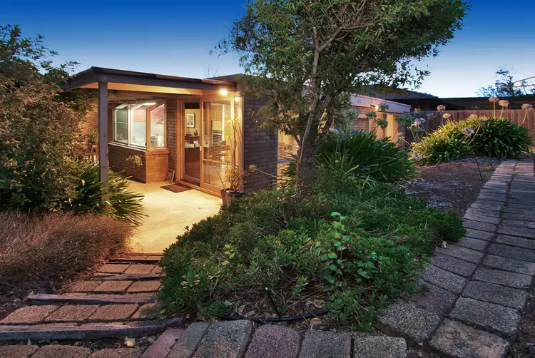 9 Eastwood Crescent, Mooroolbark VIC 3138