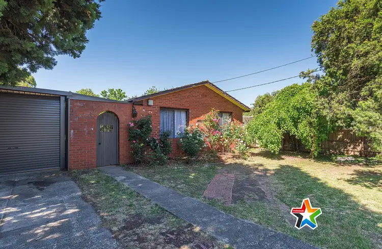 16 Highpoint Avenue, Mooroolbark VIC 3138