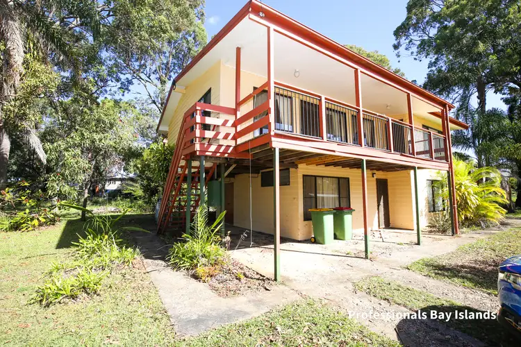 4 Double bay Street, Macleay Island QLD 4184
